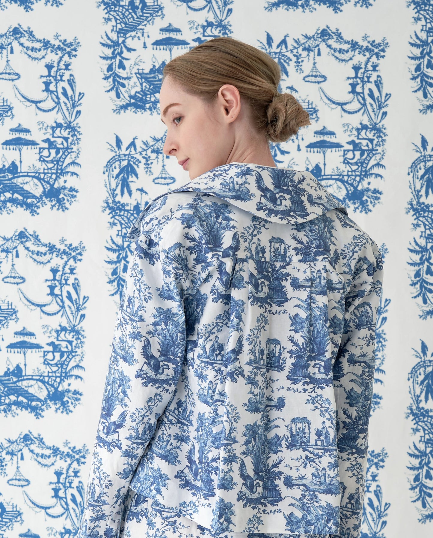 Chinoiserie pleated back shirt jacket